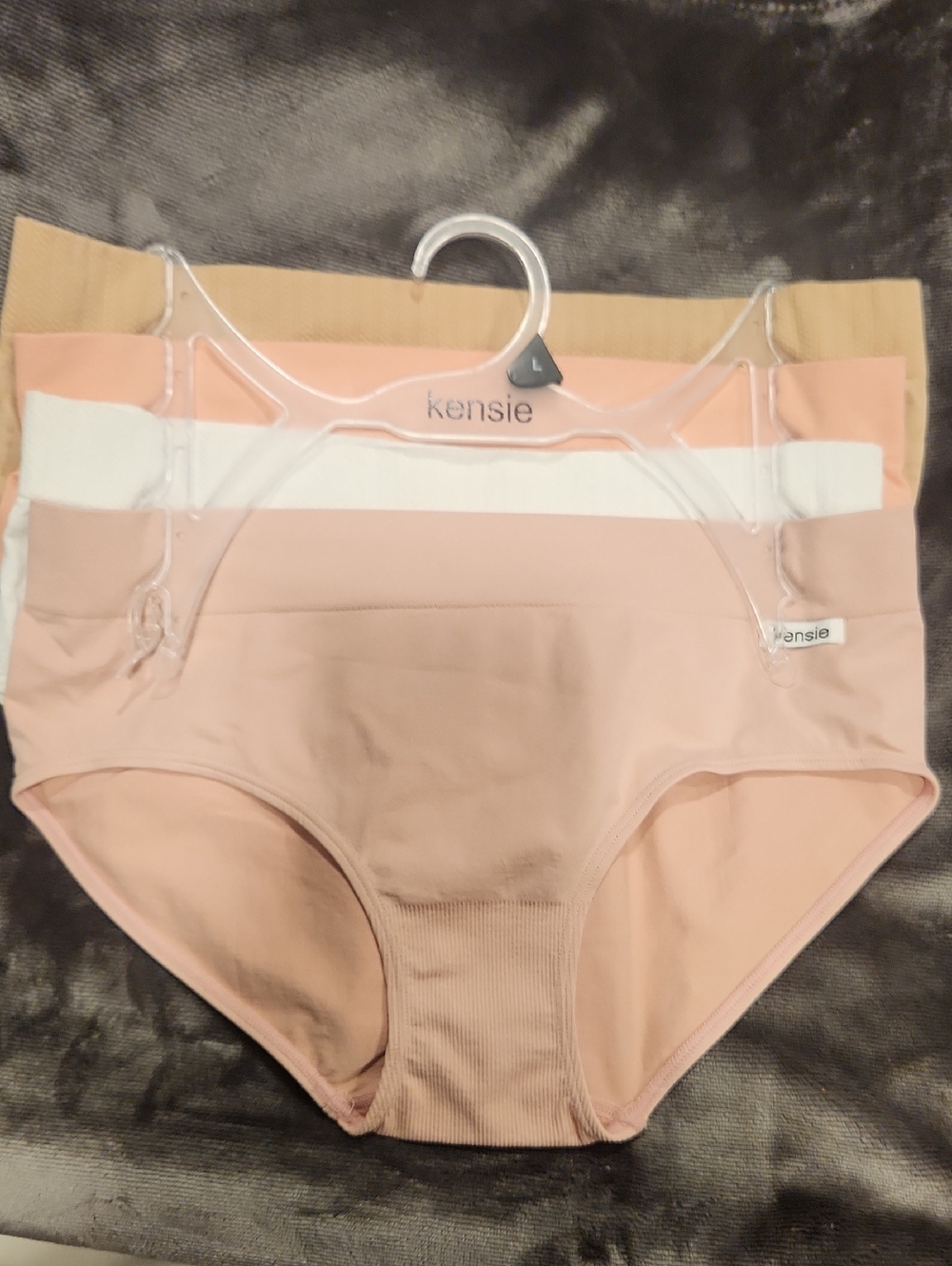 NWOT 4 Pack Kensie Seamless Briefs in Blush, Pink, Beige & White